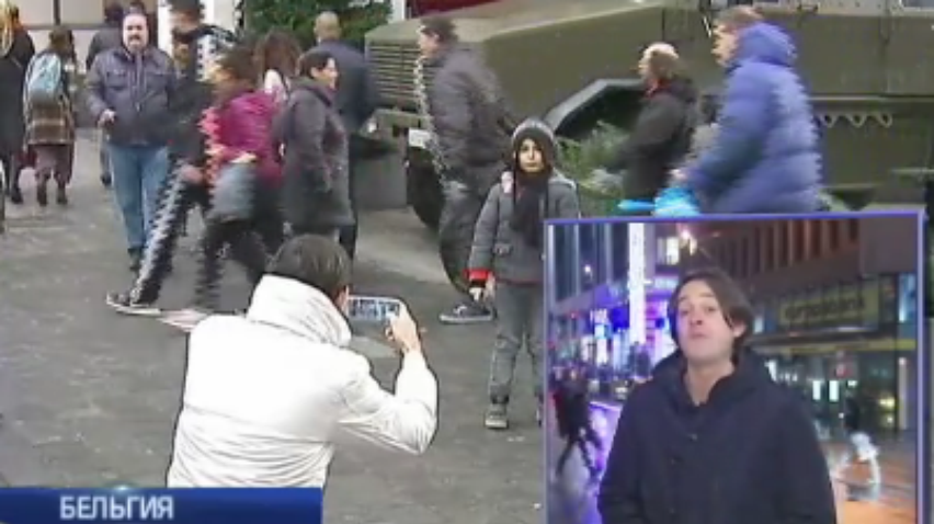 В Брюсселе туристы фотографируются на фоне броневиков (видео)