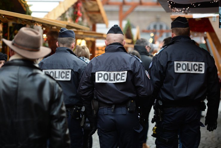 Організатори терактів у Парижі придбали зброю в інтернеті