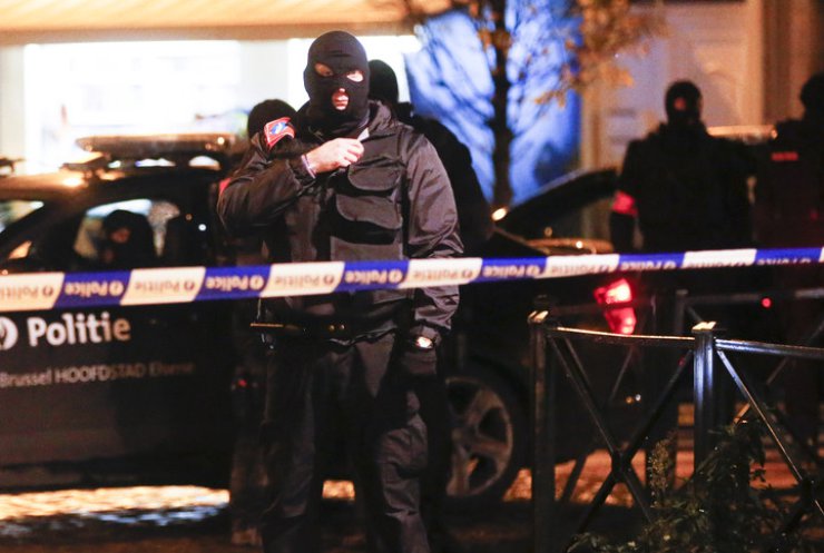 Автоматы для терактов в Париже террористы приобрели в интернете
