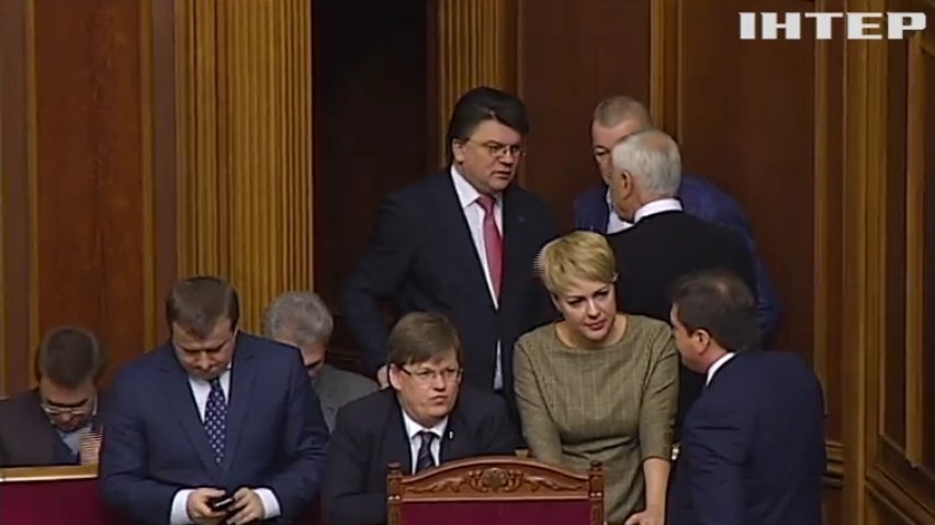 Депутаты Верховной Рады год не видели родных (видео)