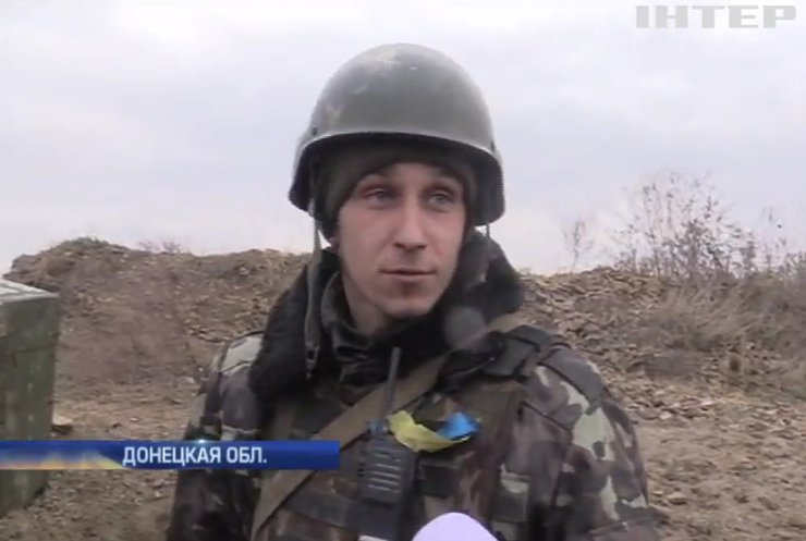 Под Донецком военные терпят обстрелы гранатометами и пулеметами