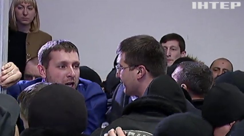 Суд над Корбаном завершився бійкою (відео)