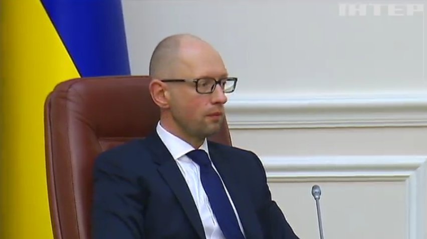 Яценюк отставками министров шантажирует фракцию Порошенко