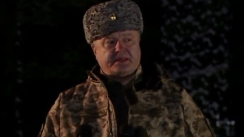 Порошенко поблагодарил военных за зашиту Украины