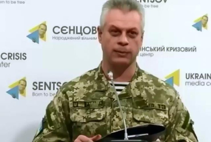 На Донбасі у перестрілках поранило 8 військових