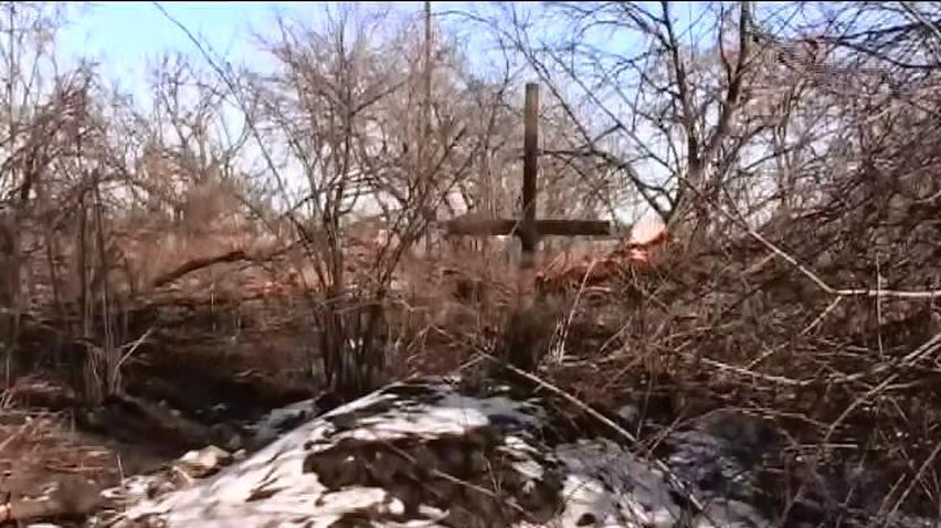 У Пісках хоронять людей біля під'їздів будинків