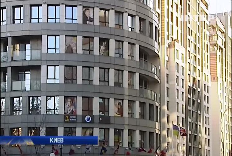 Виталий Захарченко оформил квартиру в Киеве на голландцев