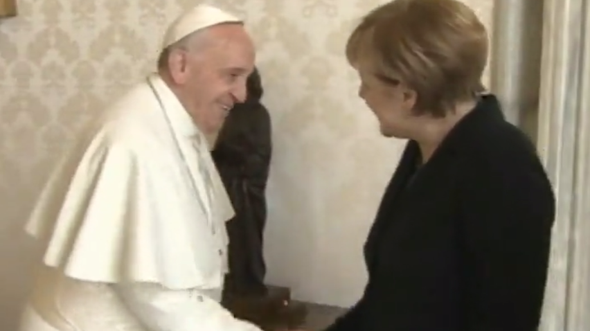 Меркель и Папа Римский обсудили конфликт на Донбассе