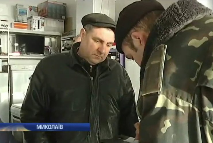 У Миколаєві військові вручають повістки продавцям на ринку