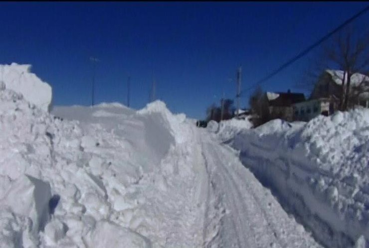 Канадієць викопав тунель у снігу поки шукав авто