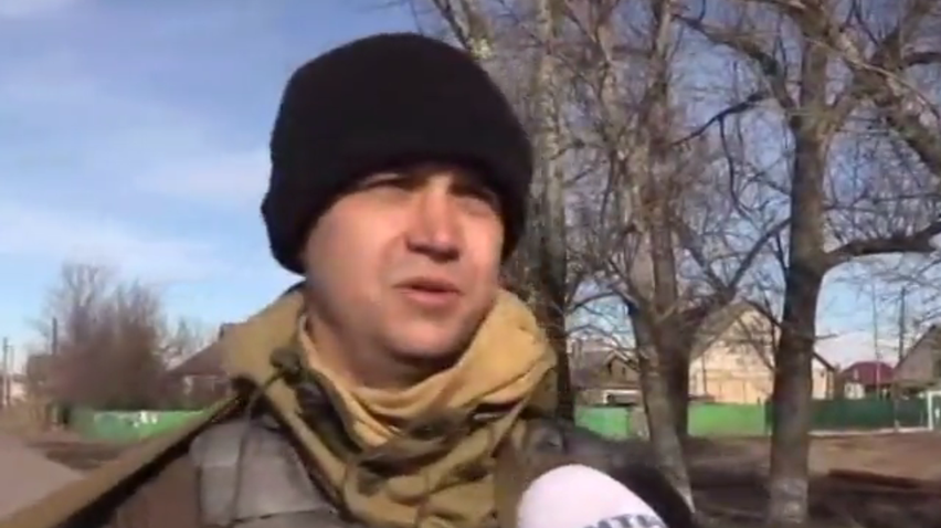 На Луганщине военные помогают мирным жителям