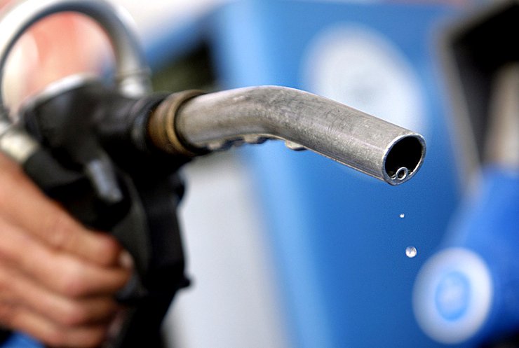 В Луганске литр бензина продают по 33,50 гривен
