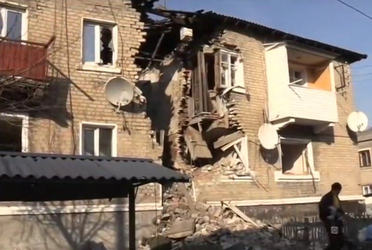 Селище Новотошківське на Луганщині терористи перетворили на руїни (відео)