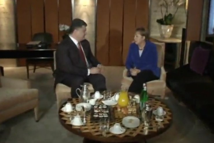 Порошенко та Меркель обговорили введення миротворців в Україну