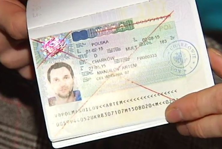 Польша аннулирует шенгены украинцам прямо в аэропорту 