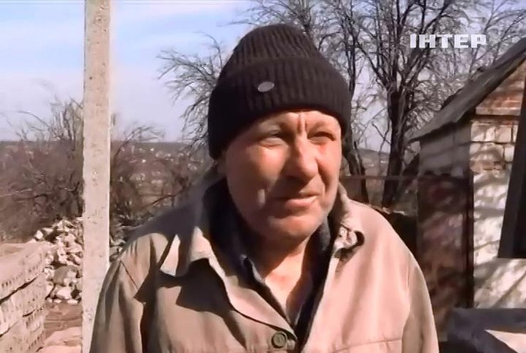 Поселки под Донецком оказались без еды, воды и власти (видео)