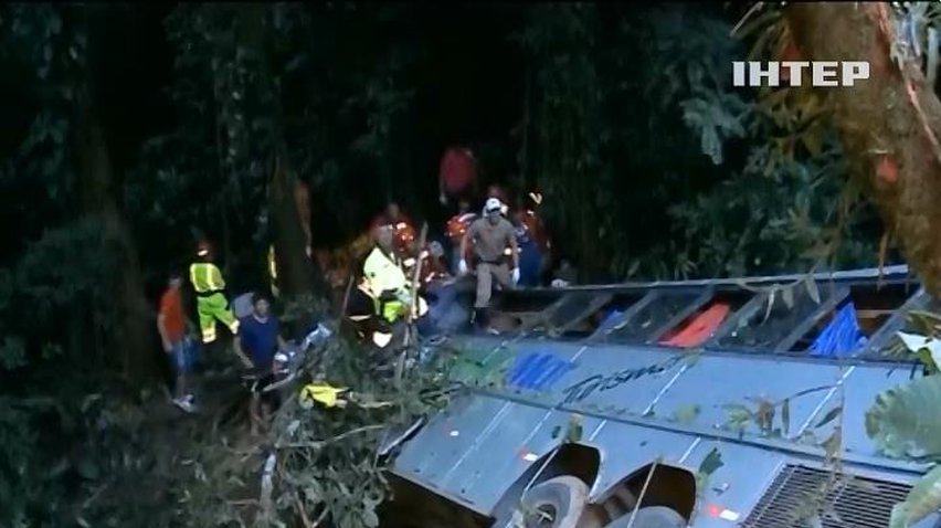 У Бразилії автобус впав у прірву: 40 загиблих