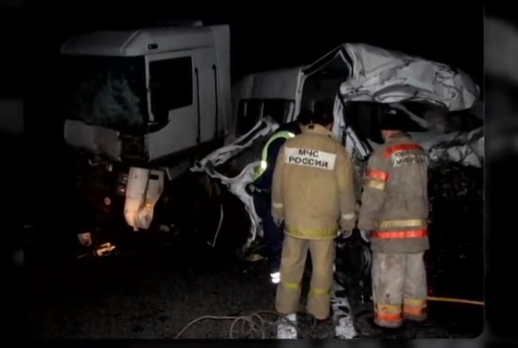 Аварія мікроавтобусу у Росії забрала життя 16 людей