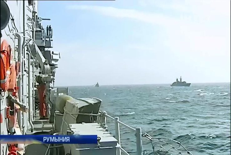 В Черном море учатся отбивать атаки: репортаж с крейсера НАТО (видео)