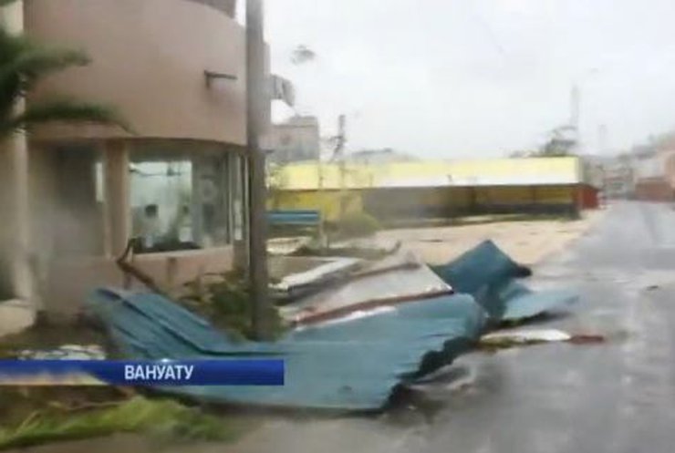 Циклон майже знищив державу Вануату
