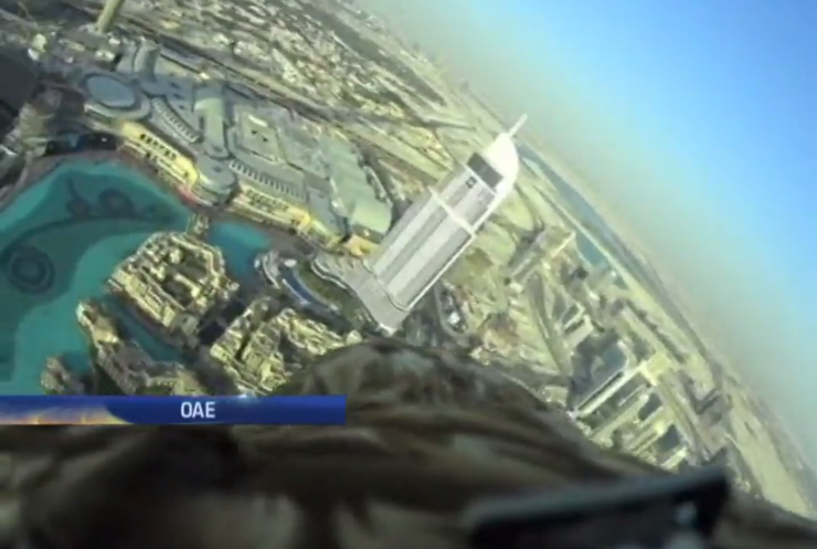 Орел з камерою зняв рекордний політ над Дубаєм
