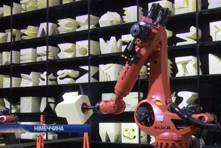 На виставці в Німеччині представили робота - архітектора