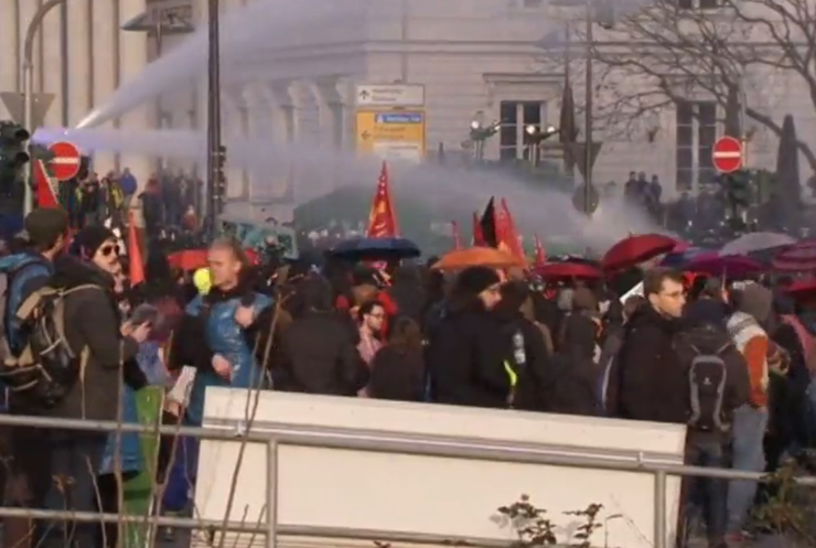 Во Франкфурте задержали 500 митингующих против Центробанка