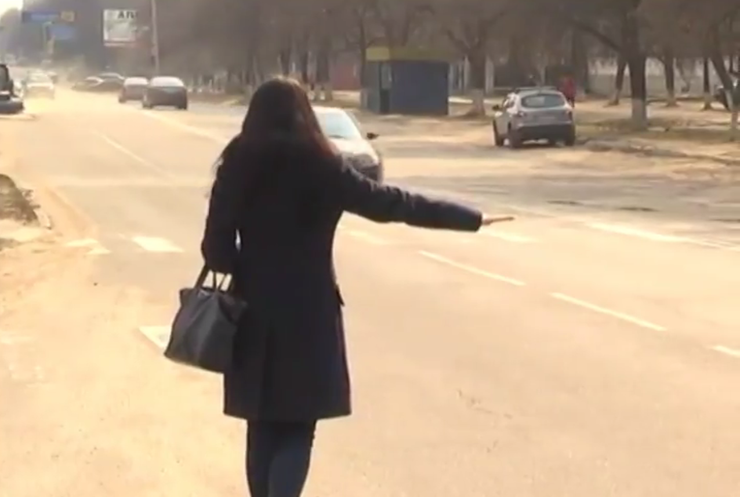 На Київщині розбійники грабували попутників на трасі
