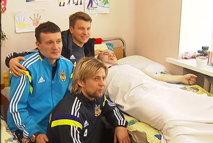 Футболісти збірної України провідали поранених військових