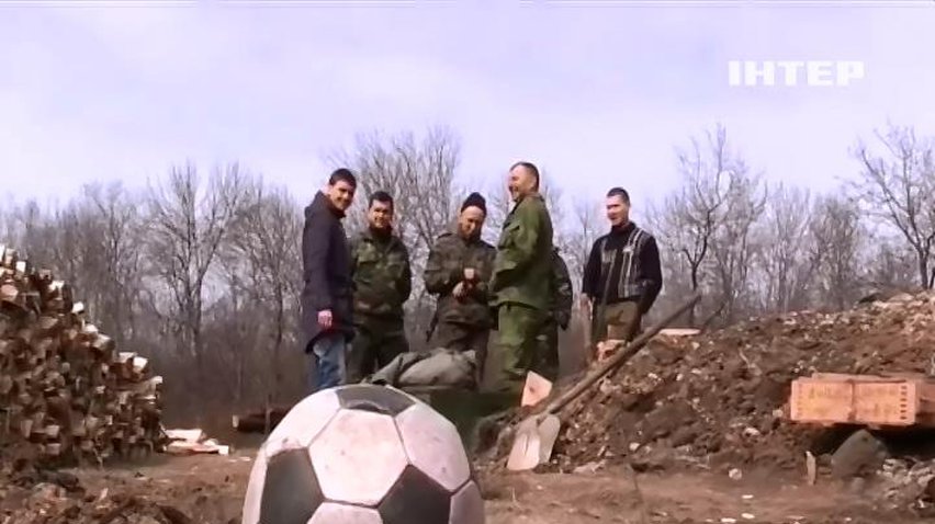 Біля Бахмутьскої траси військові готуються до оборони