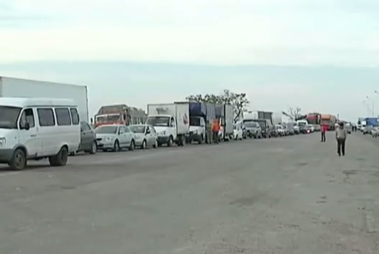 На в'їзді до Криму утворилася черга в тисячу автівок
