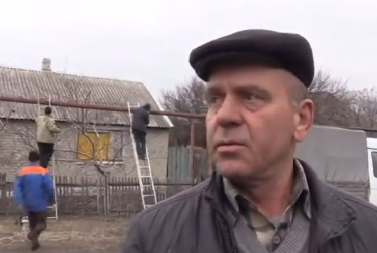 На Донбасі мешканці відновлюють інфраструктуру зруйнованих селищ