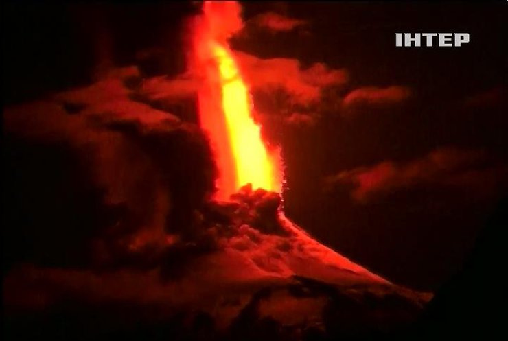 У Чилі проводять евакуацію через виверження вулкану