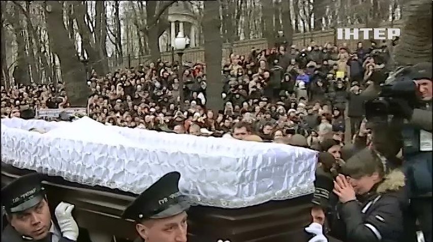 З Борисом Нємцовим прощалися під гаслами "Герої не вмирають!"