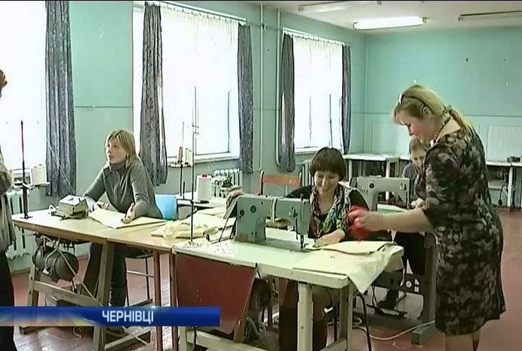 Переселенки у Чернівцях організували курси шиття