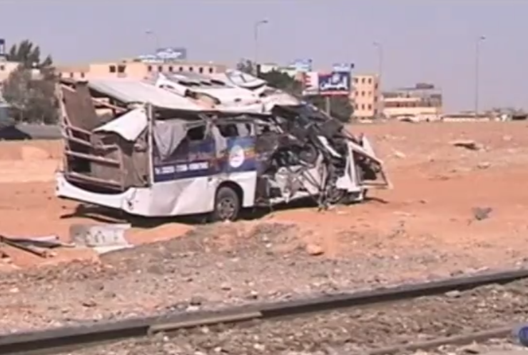 В Єгипті потяг розтрощив шкільний автобус