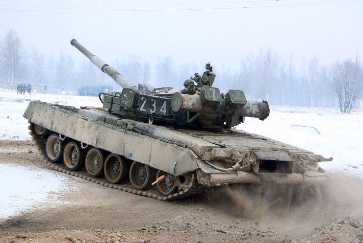 Армия России перебрасывает танки и солдат в Горловку