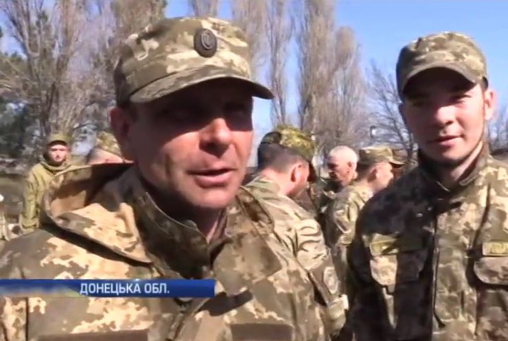 Великдень на фронті військові святкували в окопах (відео)