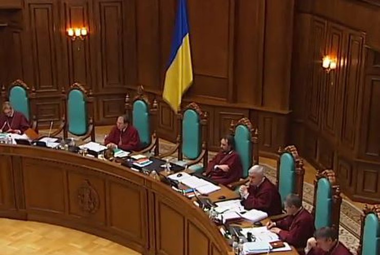 Депутаты требовали от Конституционного суда самоотвода