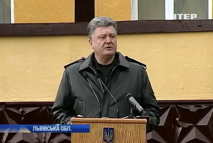 Петро Порошенко привітав військових США у Яворові (відео)