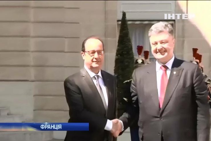 Порошенко обговорить з Олландом введення миротворців на Донбас