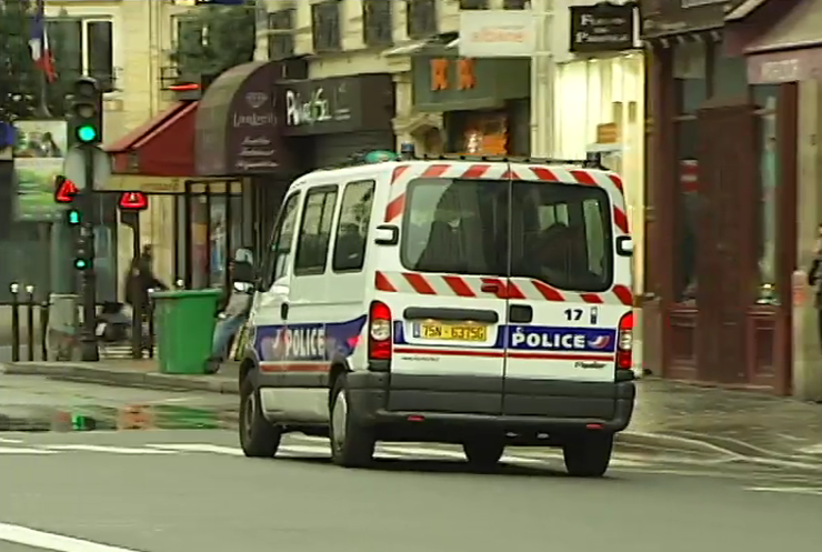 Во Франции хотят разрешить полиции прослушивать разговоры граждан
