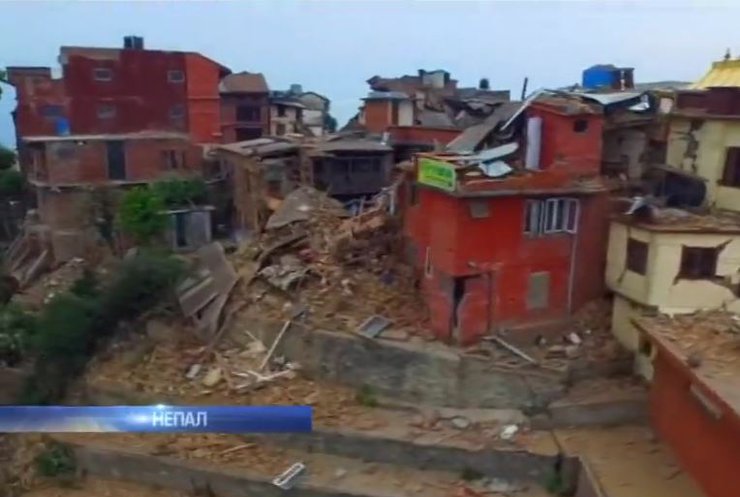 Землетрясение в Непале: не хватает мест для тел погибших (видео)