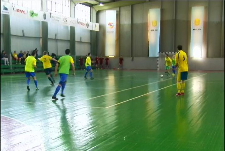 Благодійники зіграли у футбол заради дітей з синдромом Дауна