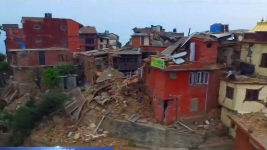 Землетрясение в Непале: не хватает мест для тел погибших (видео)