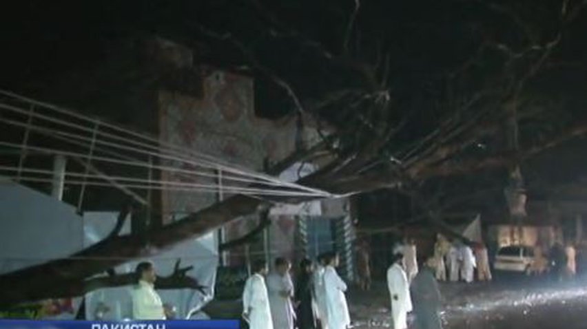 Шторм у Пакистані зруйнував десятки будинків