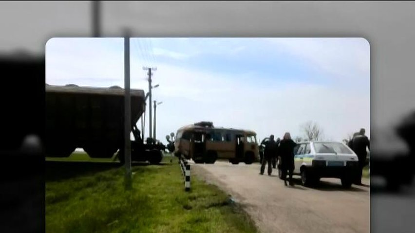 На Херсонщині поїзд зніс автобус