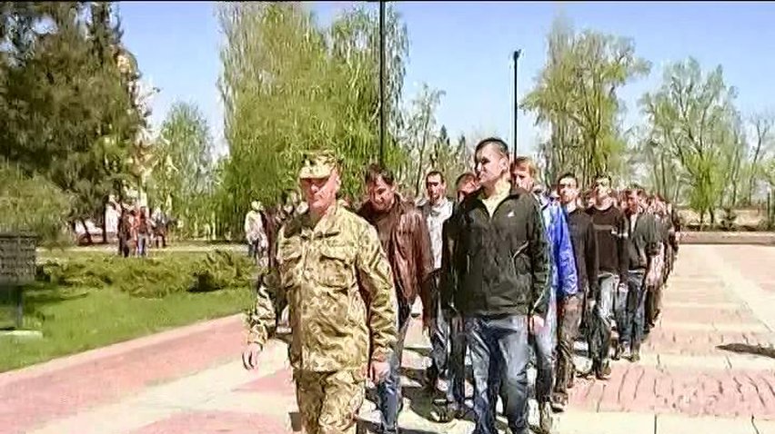 Юнаків Миколаєва проводжали на строкову службу