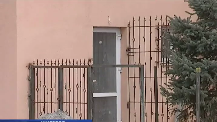 Чиновник в Ужгороді зробив власний під’їзд у багатоповерхівці (відео)