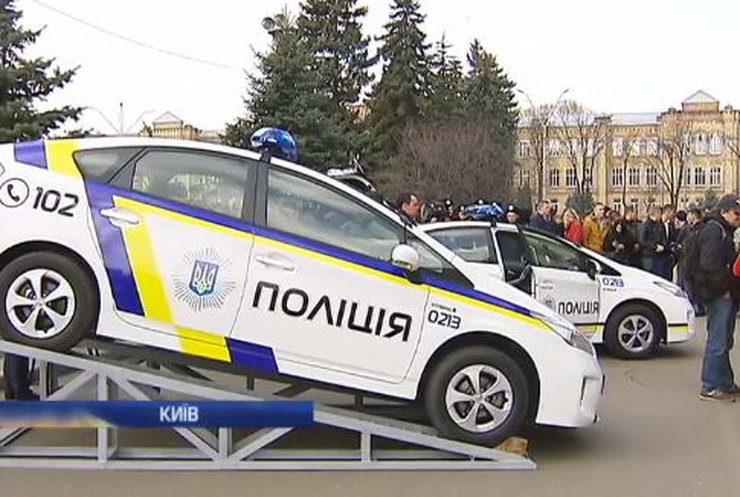 Аваков та Яценюк проїхалися на новому авто поліції